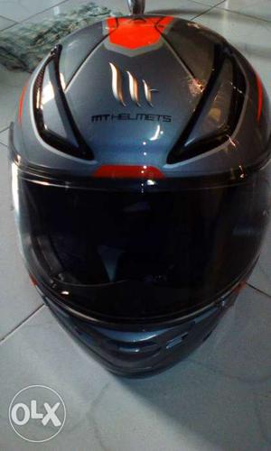 MT razor helmet only used once with an extra visor only 3