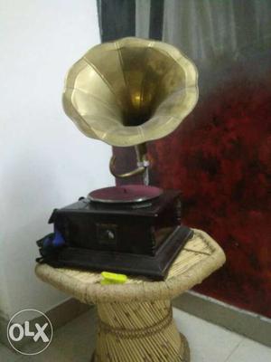 Original gramofone hmv running condition antique with two