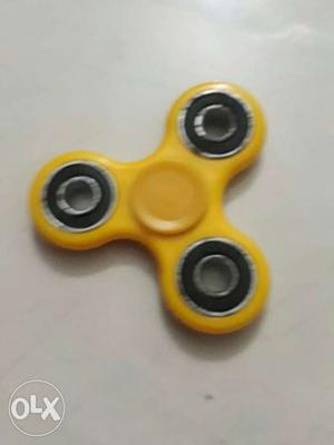 Yellow 3-lobe Hand Spinner