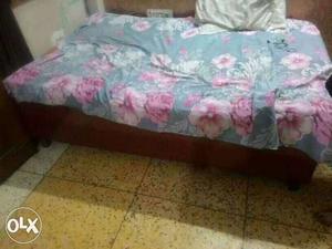 4*6 diwaan bed with hand made matrices