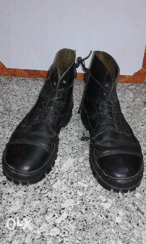 Black safety Ankle shoe gently used size 10