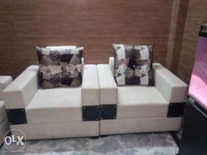 Brand new 5. Sitter sofa set only 2 days old 5 years grante.