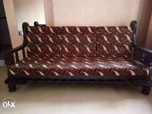 Good condition sofa at dombivali