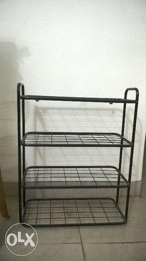 Iron kitchen rack. Height 2.5 ft.