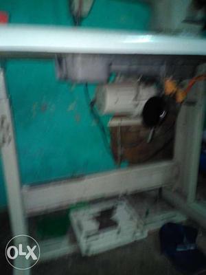 Sewing machine for sale