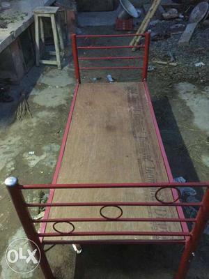 Single iron and plywood cot in awesome condition 2.5*6