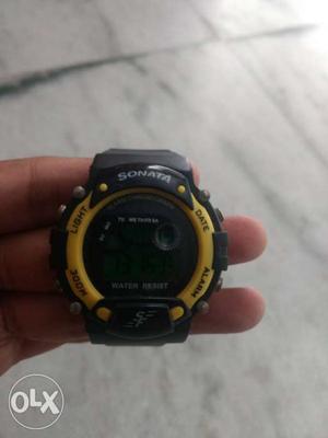 Sonata sports watch. used only 2 months. Very