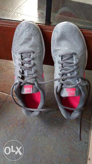 Women's Nike Running Shoes Size 6 - Brand New