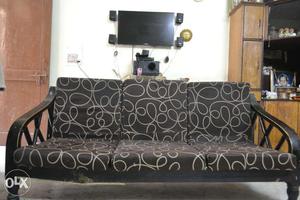 5 Seating Wooden Sofa Set For Urgent Sale