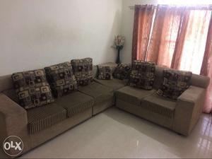 5 seater L shape fabric sofa in good condition