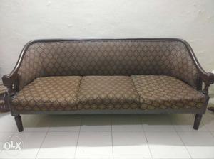 5 seater sofa set (3+1+1) dark brown in good