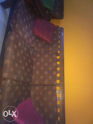 7 seaters sofa with table