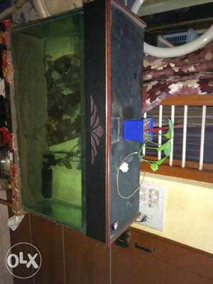 Aquarium with stand, sand and filter... in good