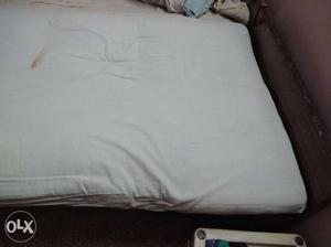 Around 7kg reckron filled bed mattress.