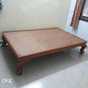 Brown Wooden bed 4×6