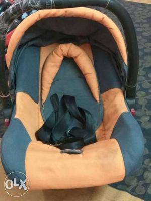 Car seat for babies 0-9kg Very useful as a carry