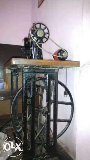 Good condition machine with padal control