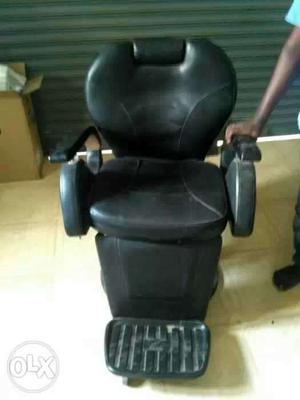 It's a newly purchased beauty parlour chair not