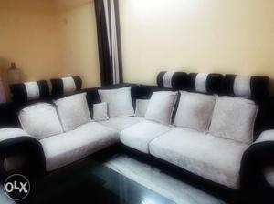 L shaped Sofa in a very good condition, wich is