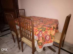 M selling my dining table with 6 chair in