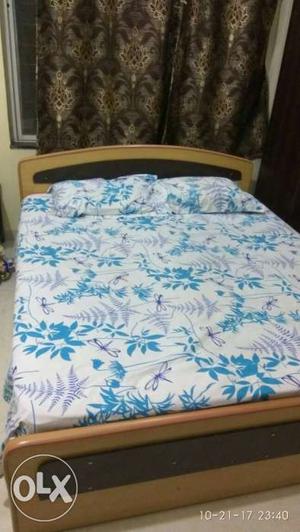 Queen size bed with 5 inch Ortho mattress