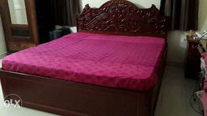 Ready to sale 5years old King size bed with