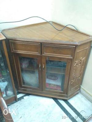 TV corner table in a very good condition
