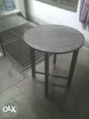 Table in good condition.. interested people can