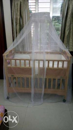 Baby crib, by mee mee, used for 9 months only,