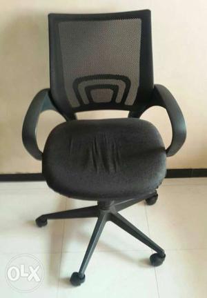 Black Fabric Padded Rolling Chair
