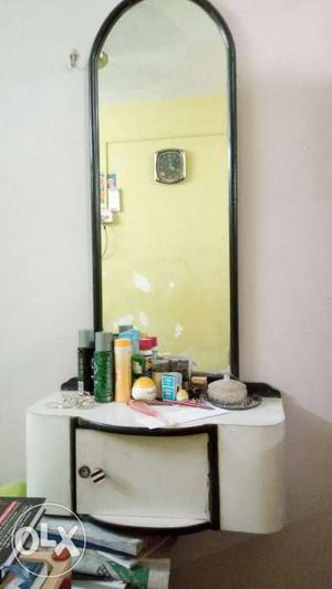 Dressing table with mirror