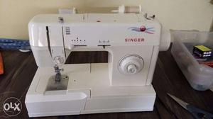 Excellant Condition Singer Table Top Sewing Machine For Sale