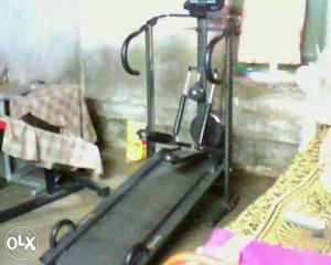 It's a manual treadmill. it has 4 option for