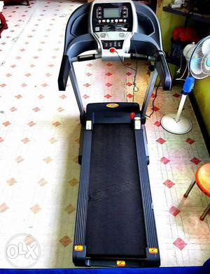 Motorised Treadmill one week used,with one year