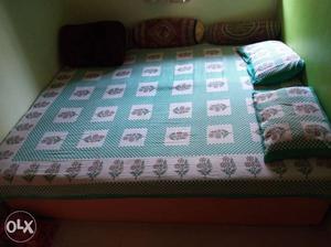 Nice folding bed.. Home made.. good condition..