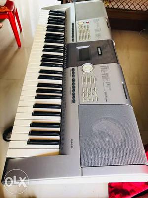 Yamaha Professional Synthesiser keyboard brand new condition
