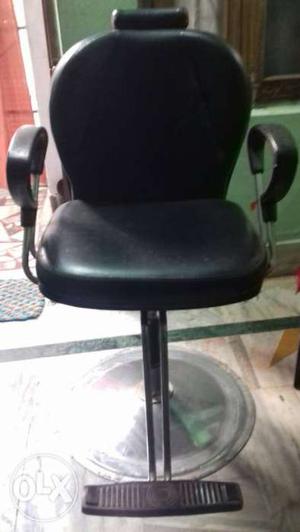 Adjustable parlour chair