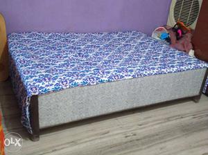 Bed 6x4 size. Teakwood material used. Good