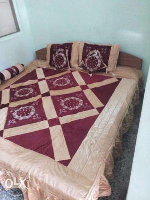Maroon And Beige Bed Spread Set