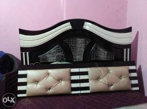 Single Bed (4x6 feet) with mattress 1 year old