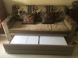 Sofa for sales in good condition new fabric