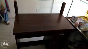 Table counter new very good condition
