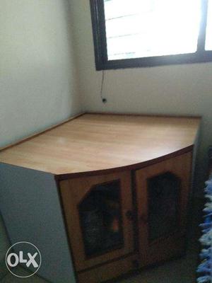 Wooden corner TV Table, length 2*b 4*ht 4 in good
