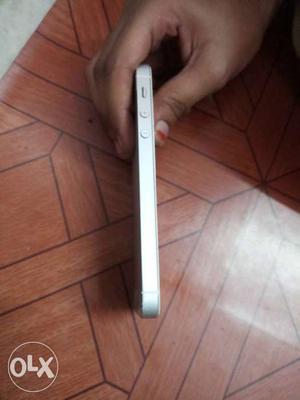 IPhone 5s 16 GB.bill charger. Urgent sell