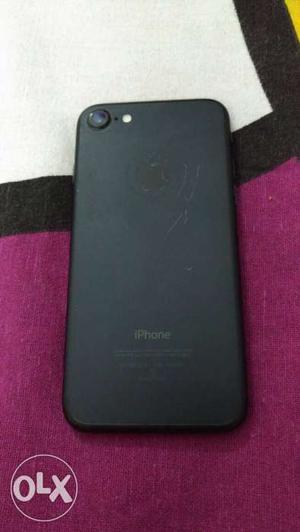 Iphone 7 matte black 128 gb...without scratch n