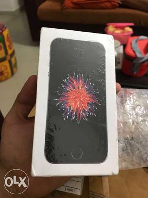 Iphone SE 32 gb Space grey Seal pack condition.
