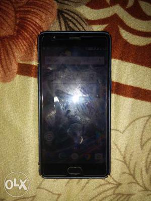 ONE PLUS 3T 9 Months use very rear use scratch