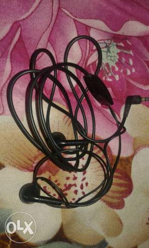 SAMSUNG orginal black New earphone.. Supported for all