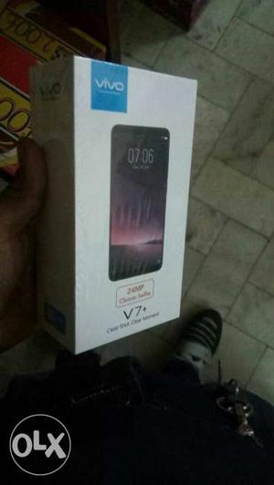 Vivo v7+ new peti pack peice gifted peice with