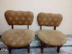2 wooden chairs in extremely good condition